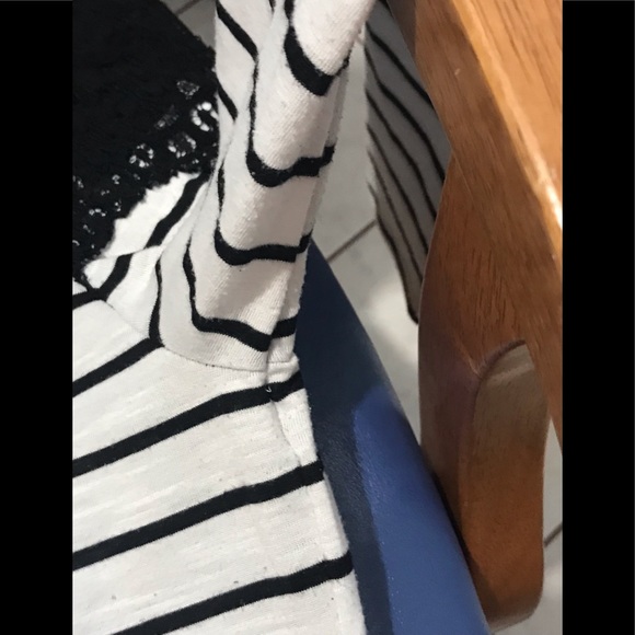 Women’s Apt 9 long-sleeved lace-trim shirt - Picture 6 of 12